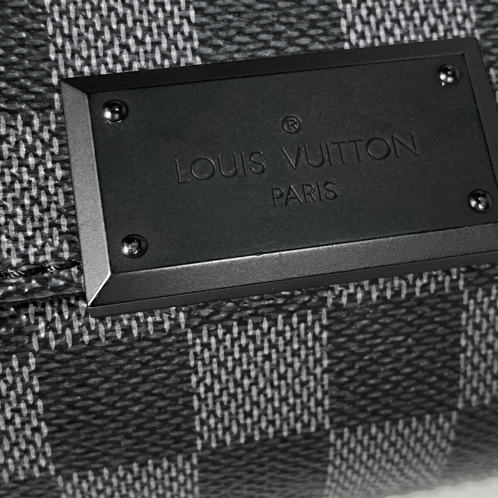 Louis Vuitton District Messenger Bag Shoulder Graphite Black Noir View 4